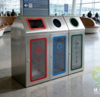 都市流動的文明坐標(biāo)定制透明分類垃圾桶的地鐵美學(xué)