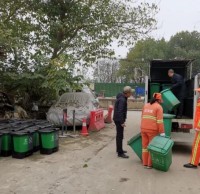 馬池墩社區(qū)更換分類垃圾桶，助力文明城市創(chuàng)建