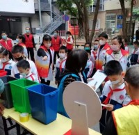 三元坊小學(xué)黨支部參加社區(qū)垃圾分類宣傳活動(dòng)