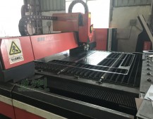 分類(lèi)垃圾桶工廠激光切割下料